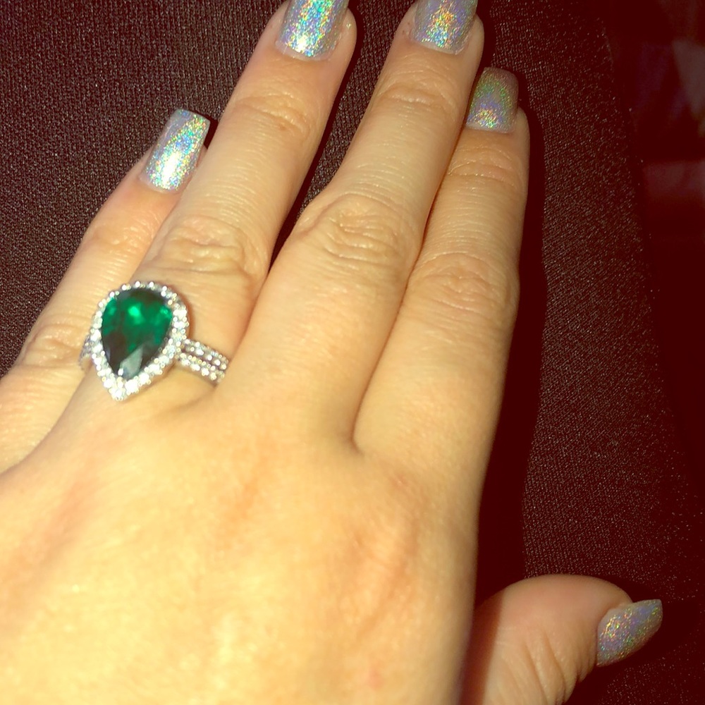 14k white gold pear shape emerald 1ct diamonds